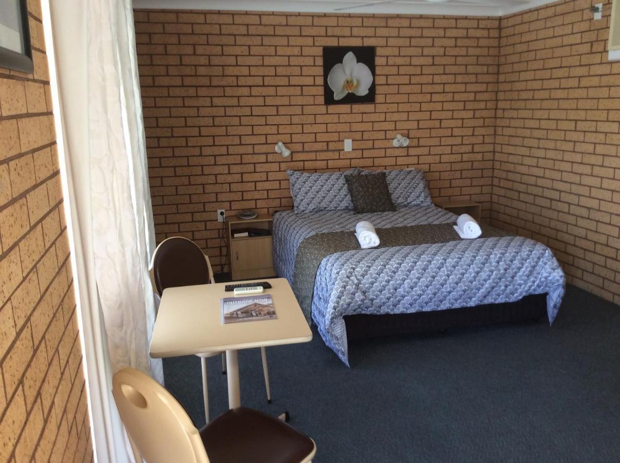 Cross Roads Motel Кобар Экстерьер фото