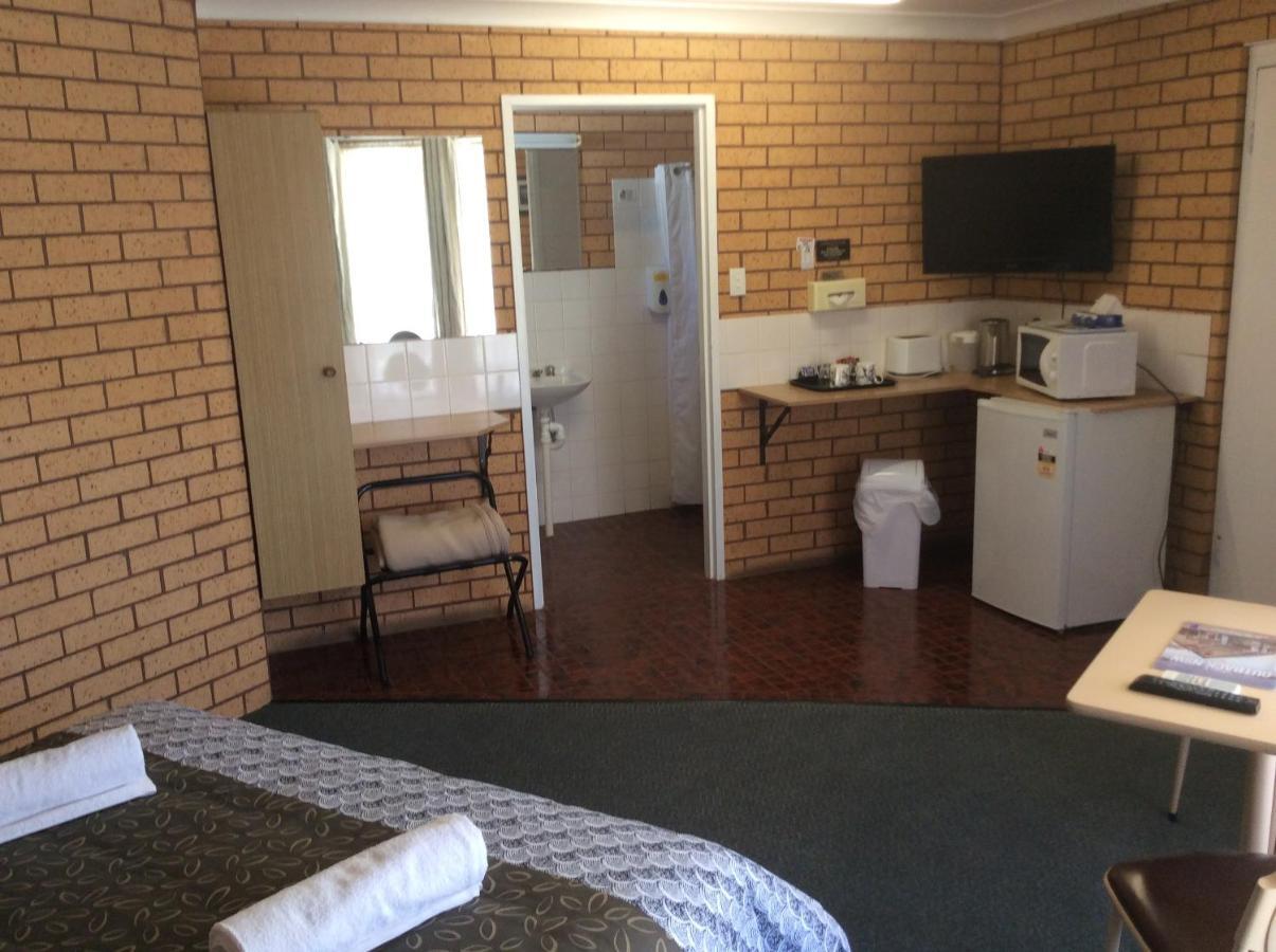 Cross Roads Motel Кобар Экстерьер фото