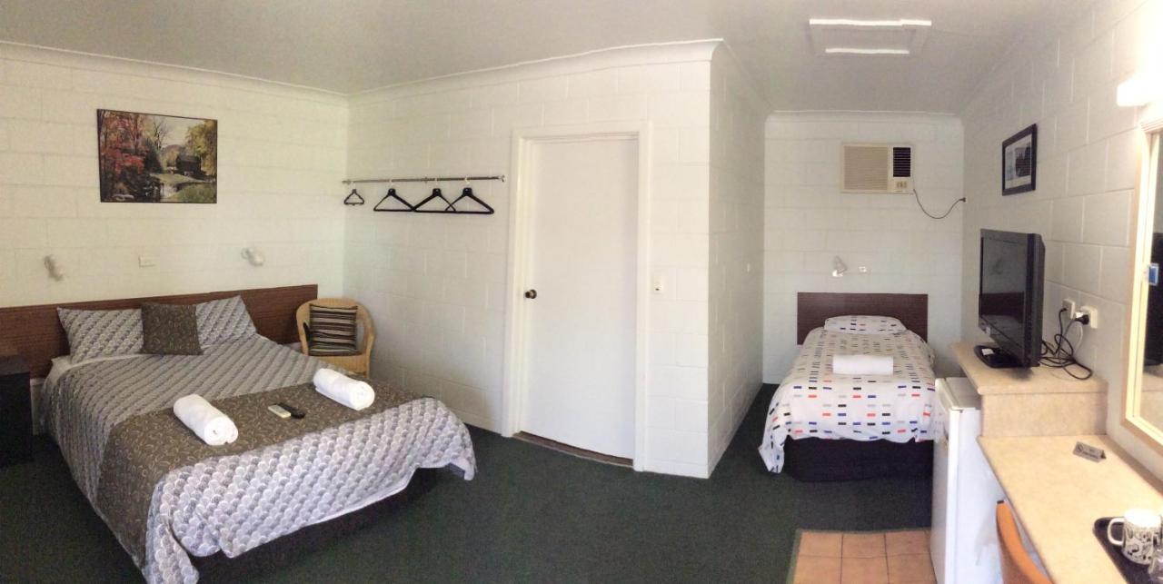 Cross Roads Motel Кобар Экстерьер фото